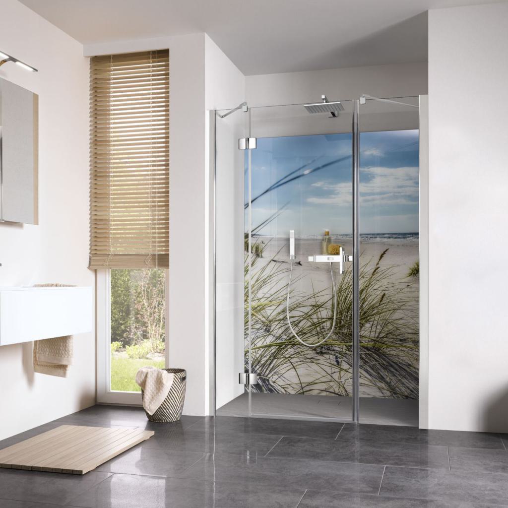 Dusche mit Bildrückwand