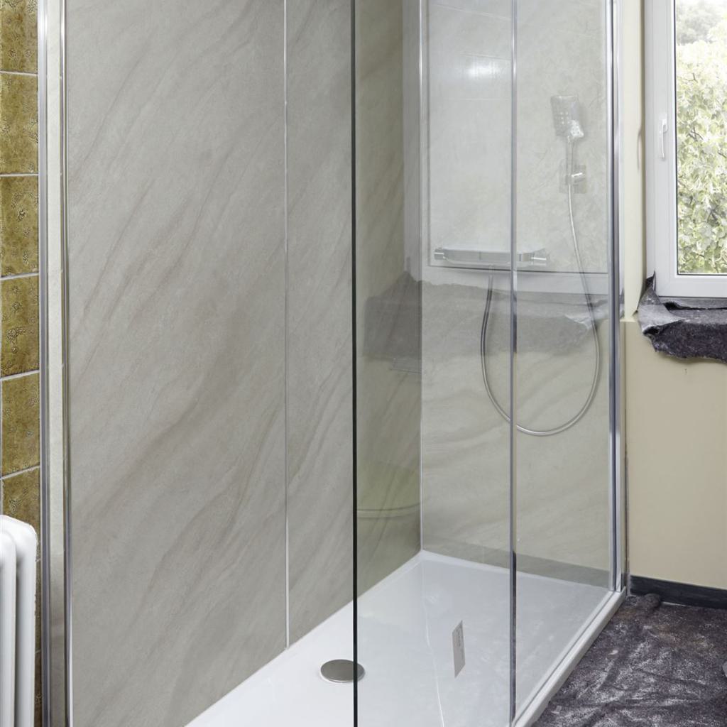 schmale, flache Dusche