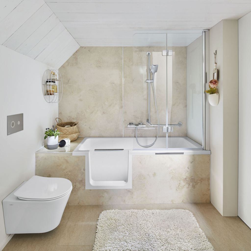 Helle Badewanne mit Tür